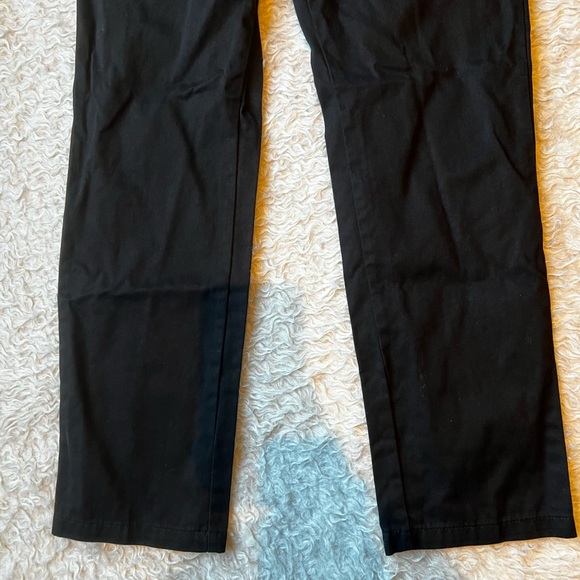 NWOT, CHINO PANT CLASSIC FIT STRAIGHT LEG NATURALLY WRINKLE-RESISTANT - Picture 8 of 16